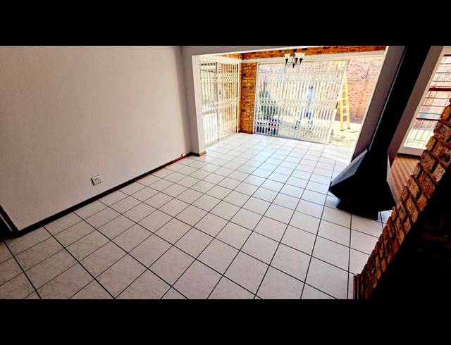 3 BEDROOM PROPERTY TO RENT IN BEYERS PARK